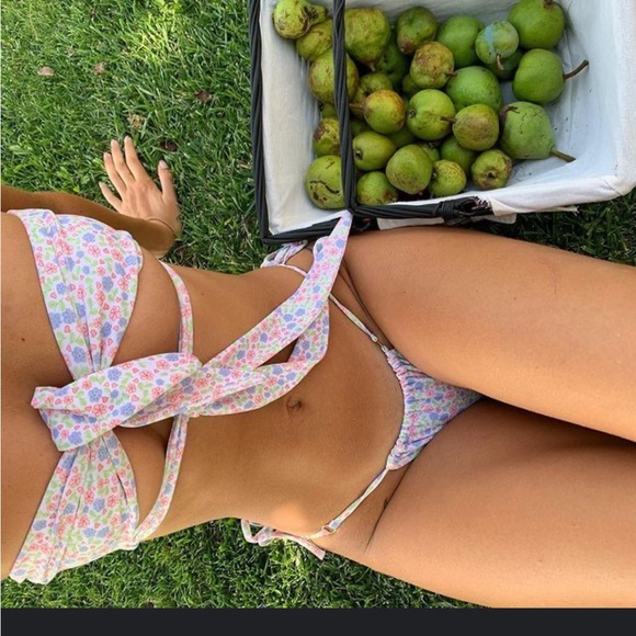 Khassani Iconic Bandeau Bikini Top & matching String Bikini Bottom. - Picture 3 of 10